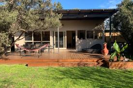 Tootgarook House | Toot beach retreat. Walk to beach, wifi, pets.