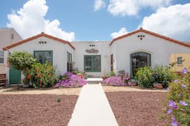 North Pacific Beach House | Carla’s Coastal Casa-Updated 2 BR 1.5 Blk to Beach