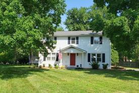 Lexington Park House | TwinClave Room - Beautiful Colonial on 1/2 Acre