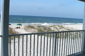 Ono Island Apartment | Sun Chase 102