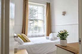 Weston-super-Mare Apartment | Apartment-Private Bathroom-Apt-2 2-bed 1-shwr 5-ppl