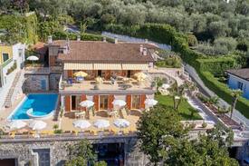 Malcesine Apartment | La Cioca-Pool-Terrace-view lake- Garden.Garage -2° Level