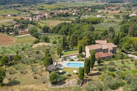 Cortona Villa | Villa Pergo is an ancient charming country villa