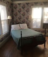 Glen Rose House | The Lilly House (Historic Large home)
