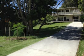 Scotts Head House | Tree Tops Scott’s Head sleeps 9 & 100m to beach.