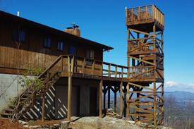 Zirconia Cabin | Pinnacle Mountain Getaway