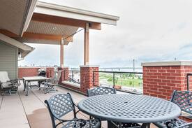 Alton Apartment | RIVER VIEW - Penthouse Loft w/ deck