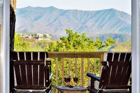 Gatlinburg - Pigeon Forge Cabin | Time after Time Log Cabin w/ breathtaking views!