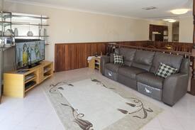 Willetton House | Comfy Lodge 3 BR/4 beds - Willetton