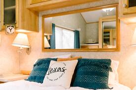 Concan House | Wild&Free Tinyhome Glamping Close to Garner Park