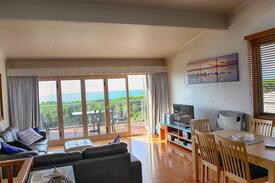 Tura Beach House | Ocean Break Tura