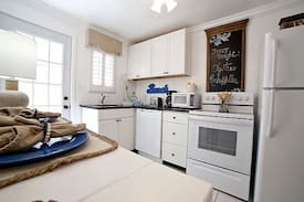 Tybee Island House | Jackie's Barefoot Cottage - Tybee Island, Ga
