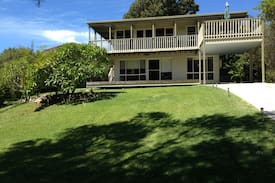 Scotts Head House | Tree Tops Scott’s Head sleeps 9 & 100m to beach.