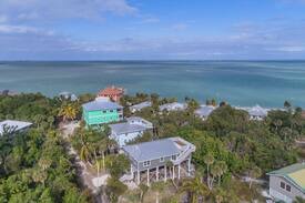 North Captiva Cabin | Barefoot Hideaway Walk to beach , 2 Carts , Pool