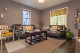 Niagara-on-the-Lake House | The Merlot Cottage w patio! NiagaraOnTheLake/NFLS