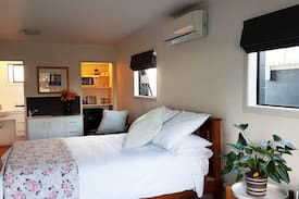 Raglan Apartment | Long Street Studio - Raglan