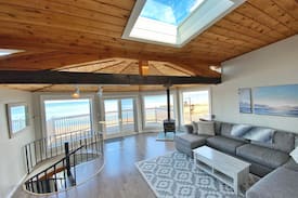 Newbury House | Plum Royale: Plum Is. beachfront w/stunning views