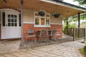 Bradwell House | Cosy Tor Top Cottage, Bradwell