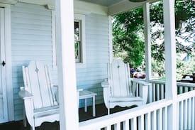Block Island House | The Cape House, close to beach and town