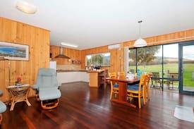 Porongurup Villa | Maleeya's Studio Accommodation