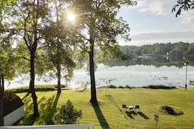 Howe Cabin | The Cozy Nest - A Lakeside Retreat
