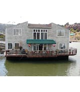 Mill Valley Boat Rental | SAUSALITO HOUSEBOAT WITH A GREAT VIEW!