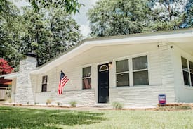 Columbus House | Modern Heroes House - Spacious Home for Families