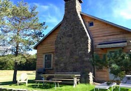 Town of Denning Cabin | Guest Cabin at Grey Lodge