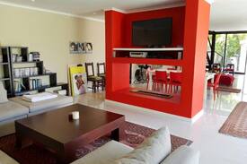 Greater Johannesburg Metropolitan Area House | Luxurious Modern Gem in Parkhurst