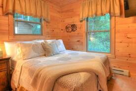 Stecoah Cabin | Cozy Creekside Cabin