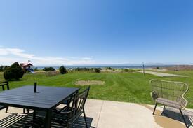 Fairhaven Cabin | Lovely Day - Beachfront