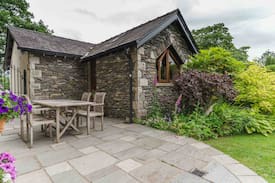 Kendal House | Braeside Studios- Garden View Room