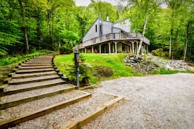 Central Vermont- Killington Villa | Kingsbrook: Chalet w Sauna, Fireplace, Hot Tub!