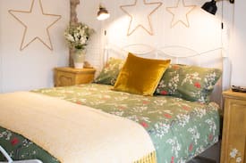 Willesborough House | The Dandelion Room at The Old Pub