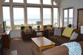 Downtown Cannon Beach House | Ocean front beach cabin pet friendly Seahorse #380