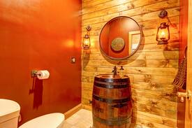 Jamaica House | Forest Lodge - Near 6 Ski Resorts!