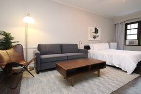 Hyde Park Apartment | Vintage Hyde Park Studio No.8 by Zencity