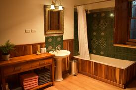 South Hobart Cabin | Luxurious heritage Cascade Cottage South Hobart