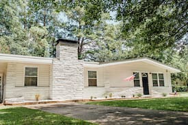 Columbus House | Modern Heroes House - Spacious Home for Families