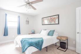 Williamstown House | St. James Place near Ark! (2 bd)