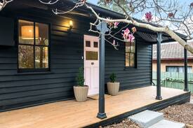 Picton House | OLD RAILWAY COTTAGE- GETAWAY IN HISTORIC PICTON