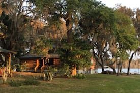 Hawthorne Cabin | Charming Lakefront Log Home