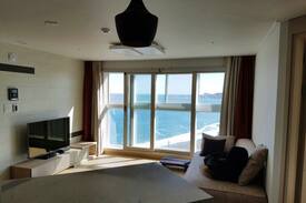 Buk-gu Apartment | 비치-인 (Beach-in) : 푸른 바다를 가득 담은 오션뷰와 파도소리가 들리는 숙소