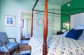 Grass Valley Bed & Breakfast | The Green Room oasis - Swan Levine House