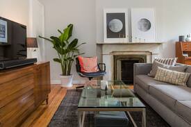 Cobble Hill Apartment | Sunny Apt in Historic Cobble Hill Brownstone