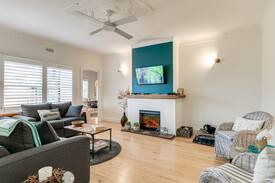 Lakes Entrance Villa | HOVE TO Pet Friendly Disability Accessible