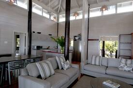 Mission Beach House | Magic Beach House - Absolute Beachfront
