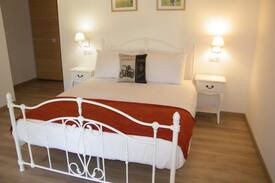 Puisseguin Cabin | Vineyard Gites Nr Saint Emilion - 4 The Courtyard