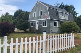 Grayland House | Cranberry Coast Gambrel Home, Sleeps 10 and 2.5 ba