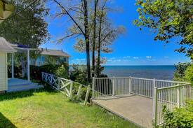 Georgina Cabin | Incredible Waterfront Cottage at Jackson's Point